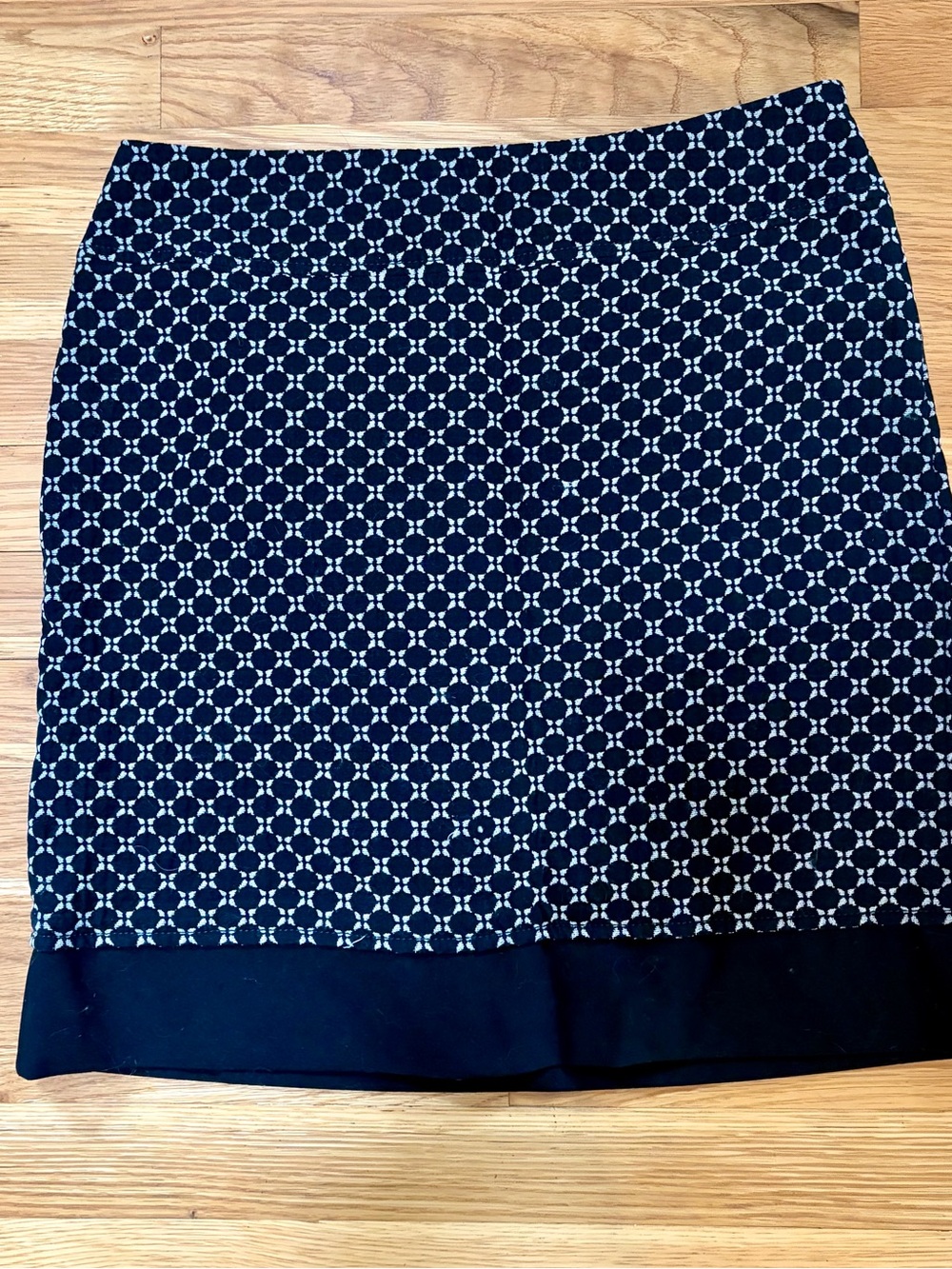 Ann Taylor black and White Geometric Pencil Skirt with Contrast Hem